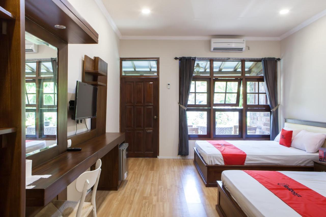 Reddoorz Plus Near Mall Roxy Banyuwangi Banyuwangi  Exterior foto