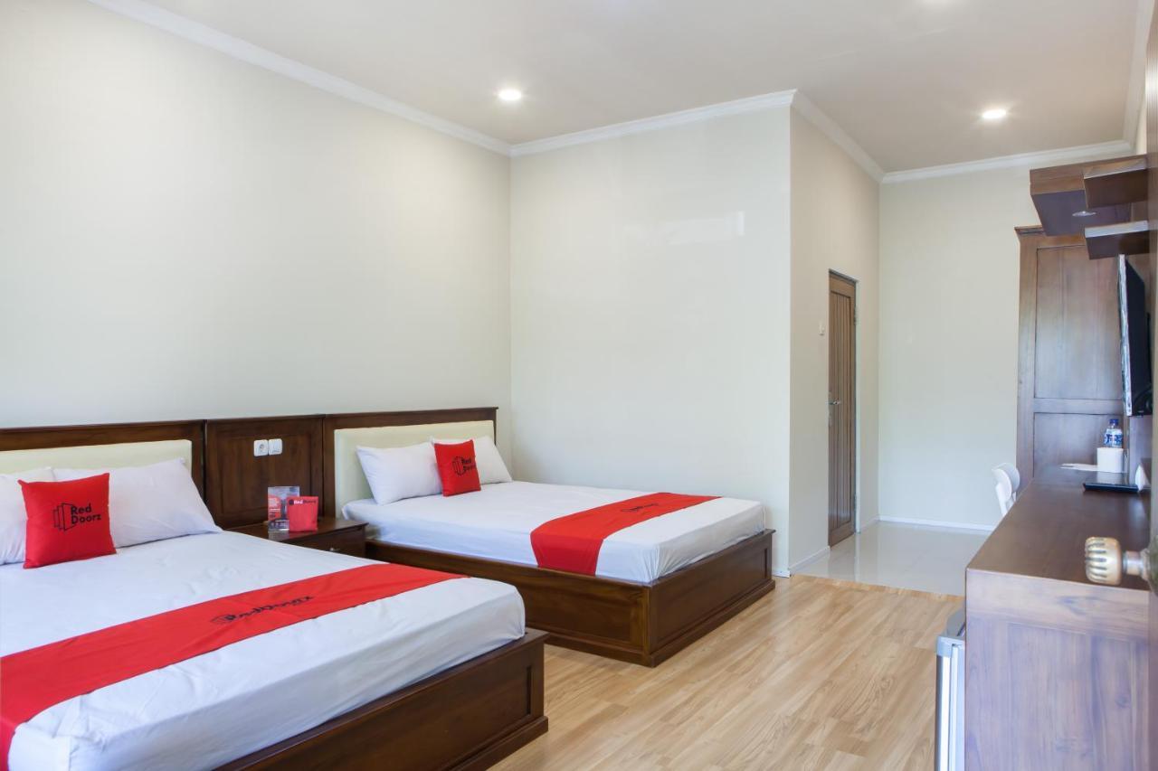 Reddoorz Plus Near Mall Roxy Banyuwangi Banyuwangi  Exterior foto