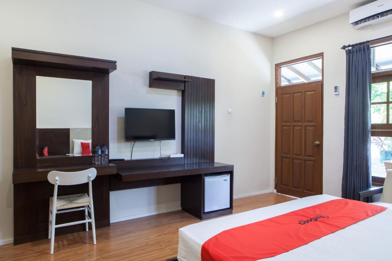 Reddoorz Plus Near Mall Roxy Banyuwangi Banyuwangi  Exterior foto