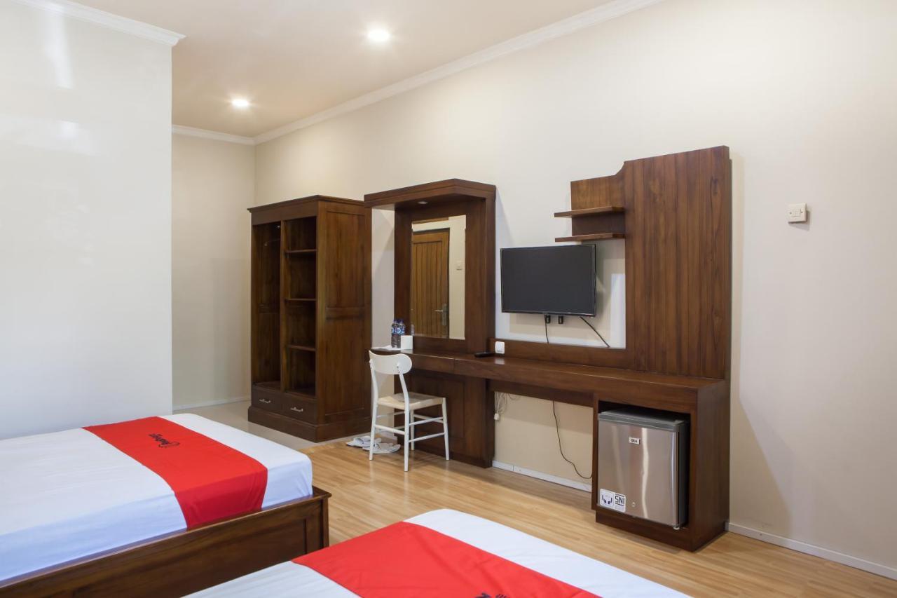 Reddoorz Plus Near Mall Roxy Banyuwangi Banyuwangi  Exterior foto