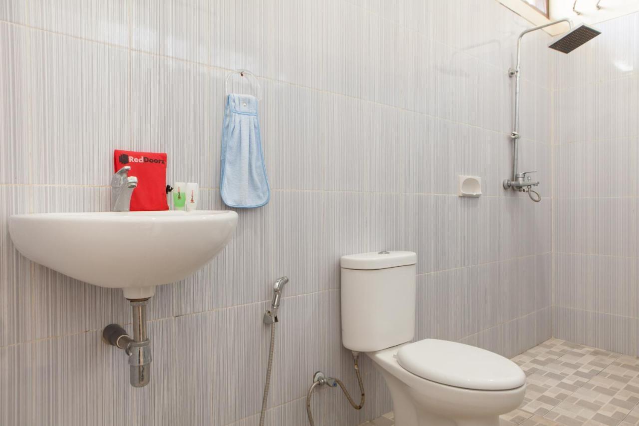 Reddoorz Plus Near Mall Roxy Banyuwangi Banyuwangi  Exterior foto
