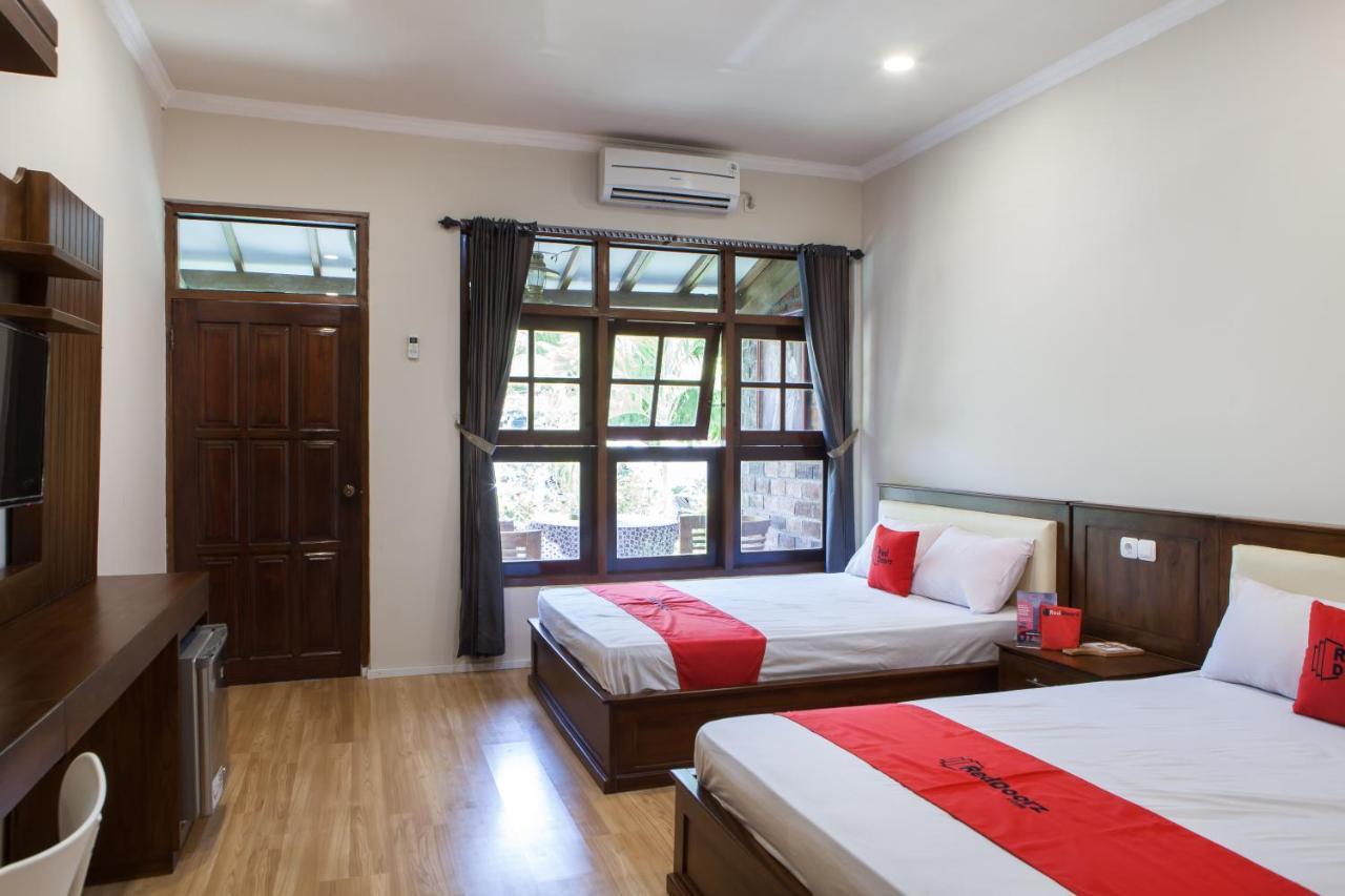Reddoorz Plus Near Mall Roxy Banyuwangi Banyuwangi  Exterior foto