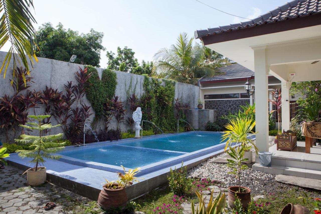 Reddoorz Plus Near Mall Roxy Banyuwangi Banyuwangi  Exterior foto